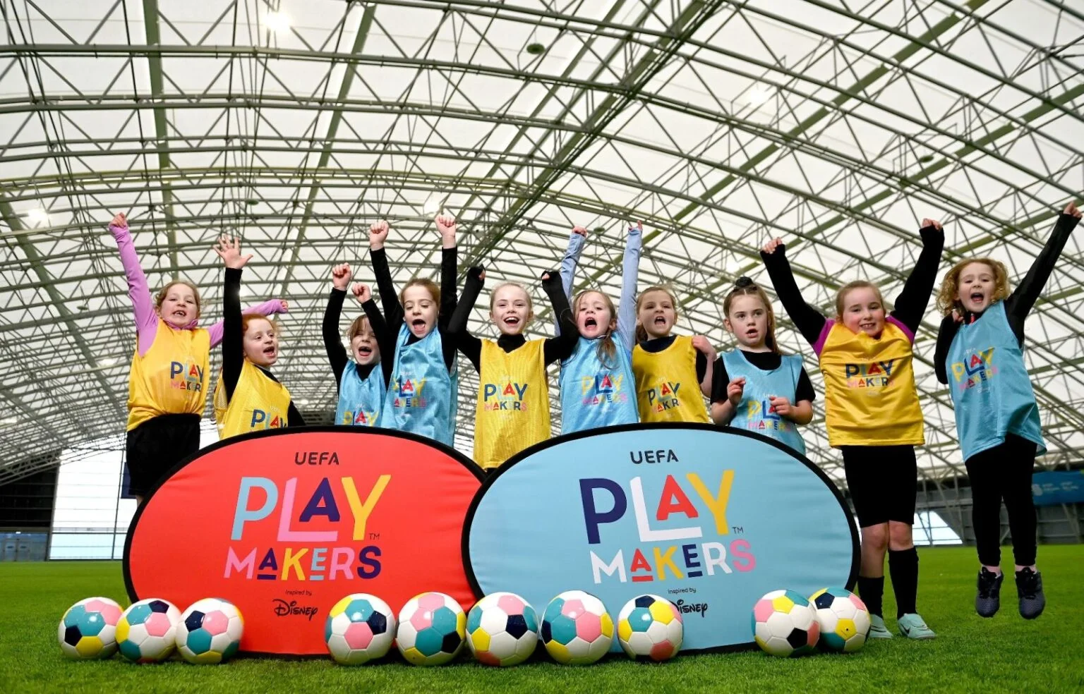 UEFA Playmakers tüdrukud jalgpalliväljakul